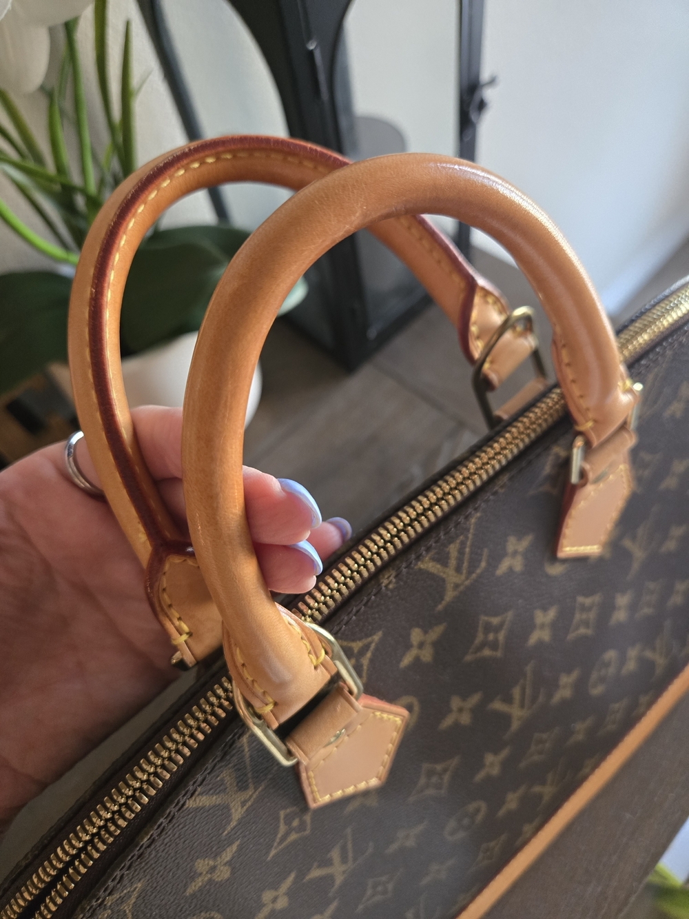 Authentic Louis Vuitton Monogram Alma Handbag in Brown/Tan - Picture 9 of 16